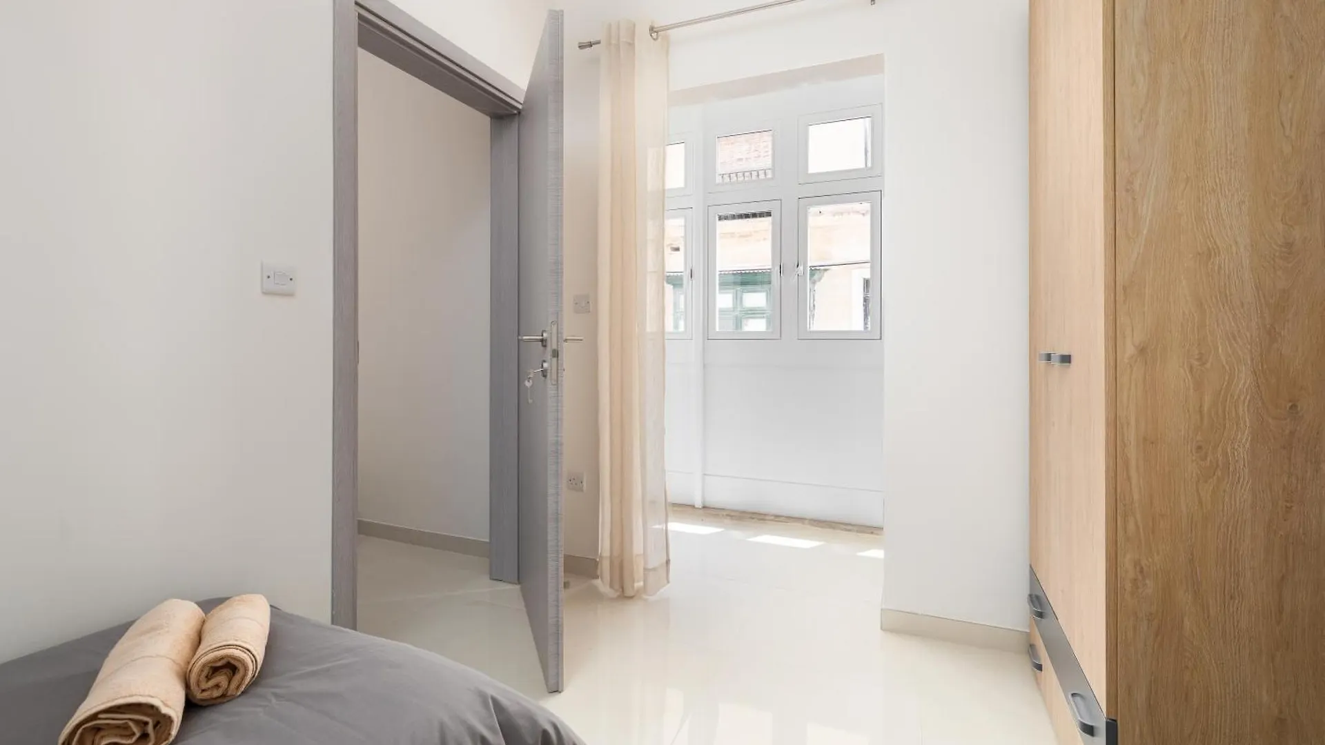 Modern 2Bd Apartment With Maltese Balcony & Back Yard - Close To St Julian'S & St Georges Bay & Sliema Promenade Gzira 0*,